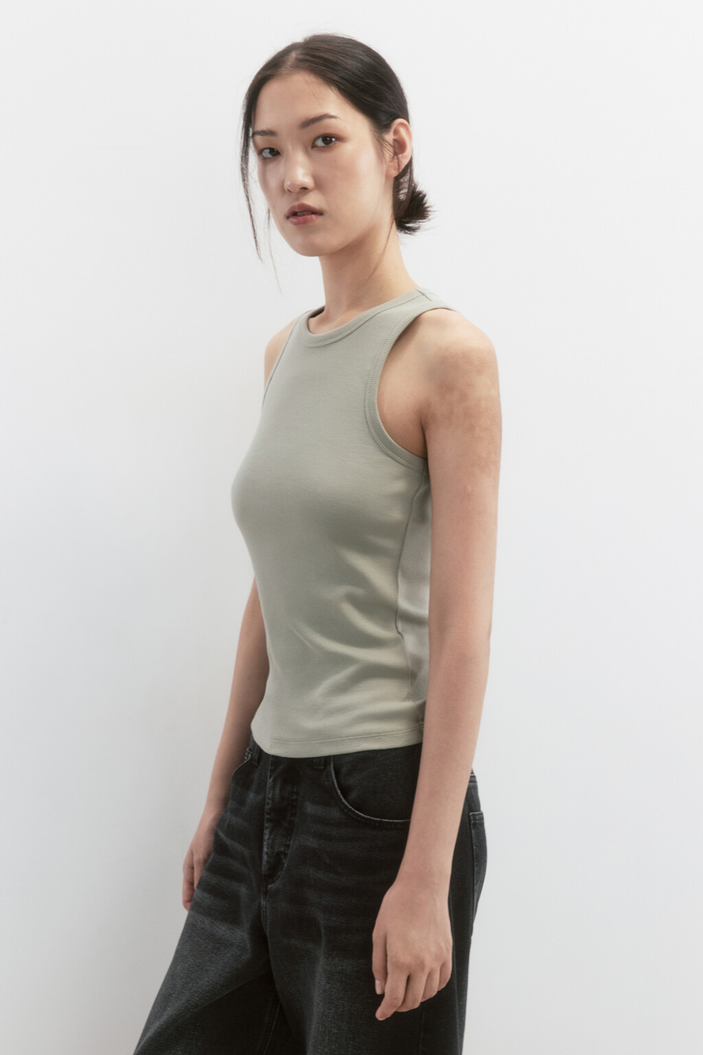 Майка RIBTOP в рубчик на широких бретелях - цвет зеленый - 3