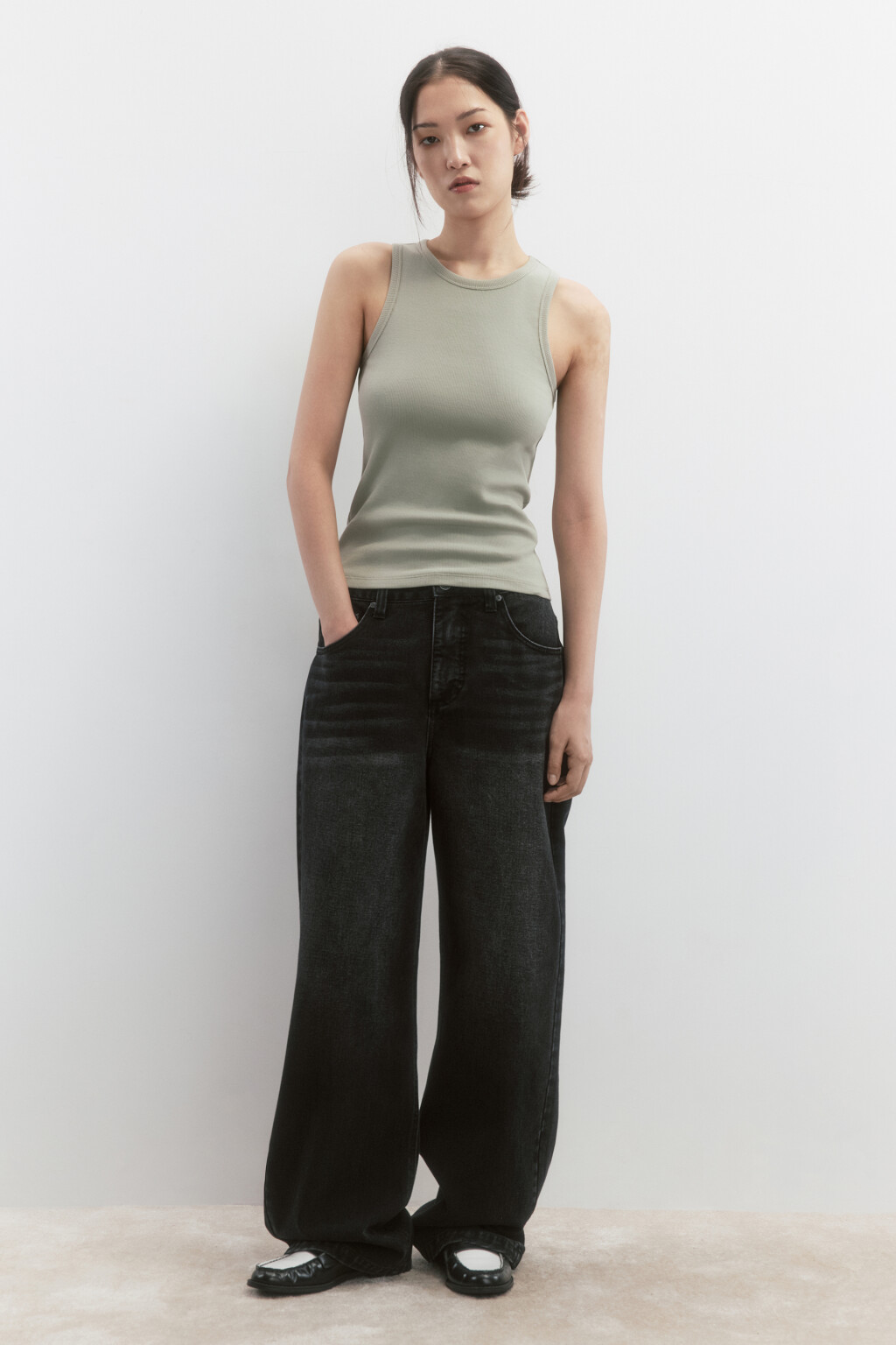 Майка RIBTOP в рубчик на широких бретелях - цвет зеленый - 5