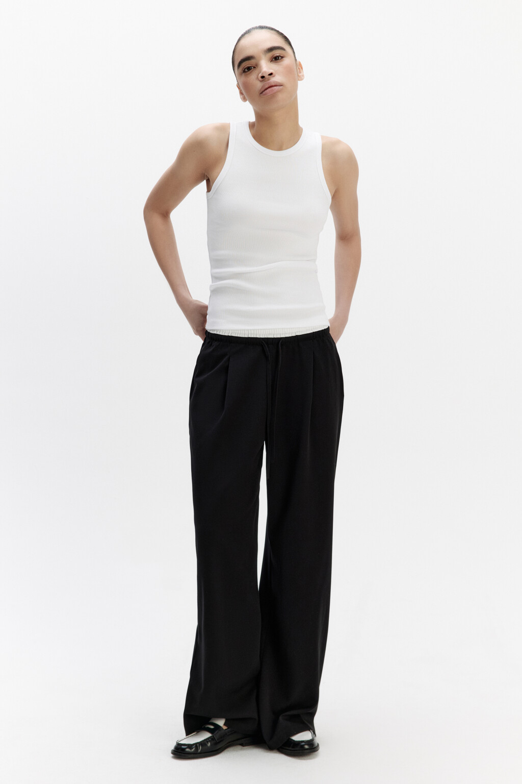 Майка RIBTOP в рубчик на широких бретелях - цвет белый - 5