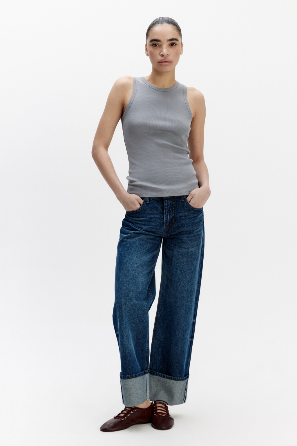 Майка RIBTOP в рубчик на широких бретелях - цвет серый - 5