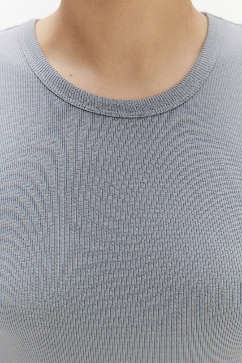 Майка RIBTOP в рубчик на широких бретелях - цвет серый - 6