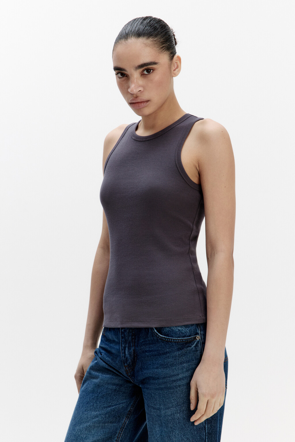 Майка RIBTOP в рубчик на широких бретелях - цвет серый - 3