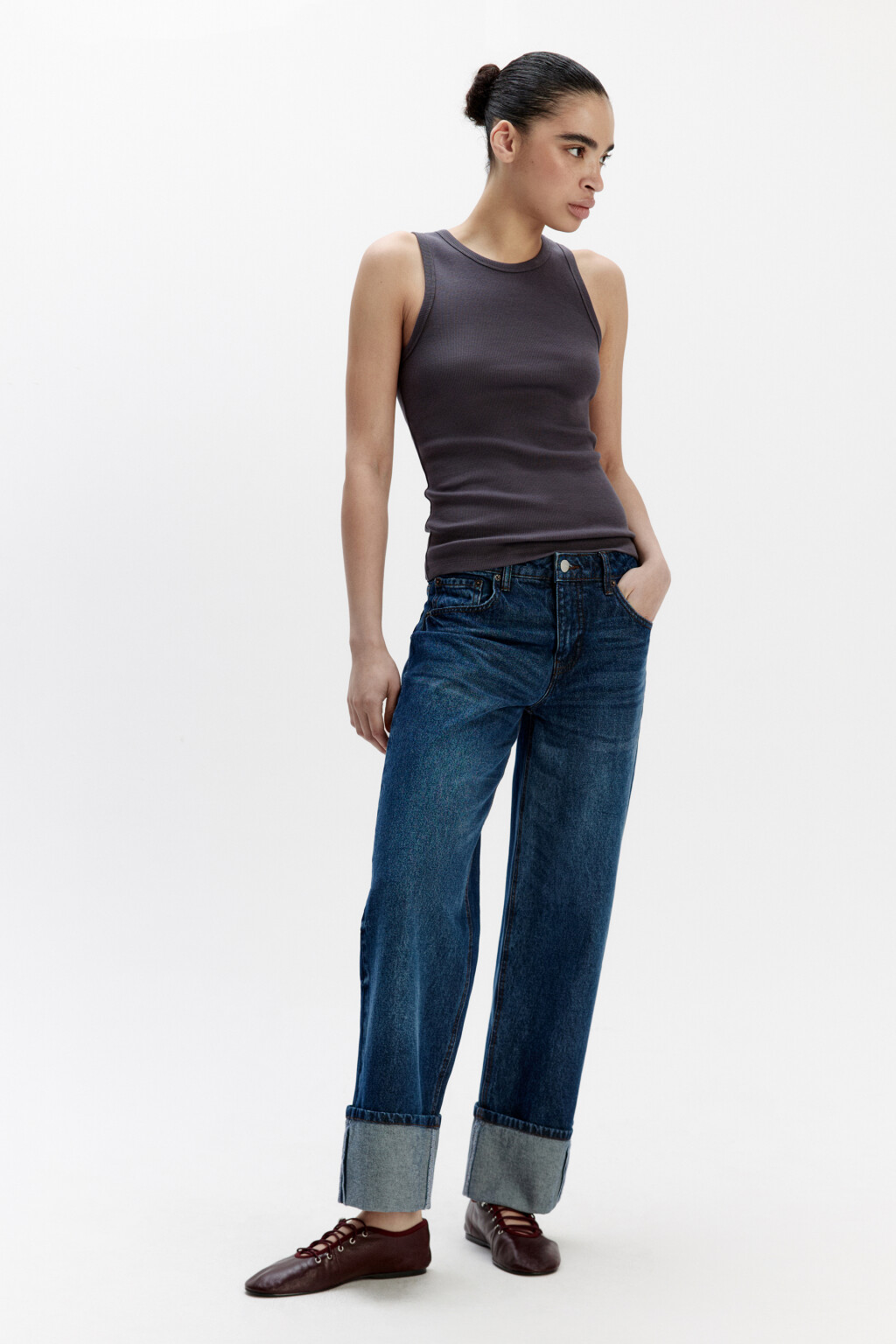 Майка RIBTOP в рубчик на широких бретелях - цвет серый - 5