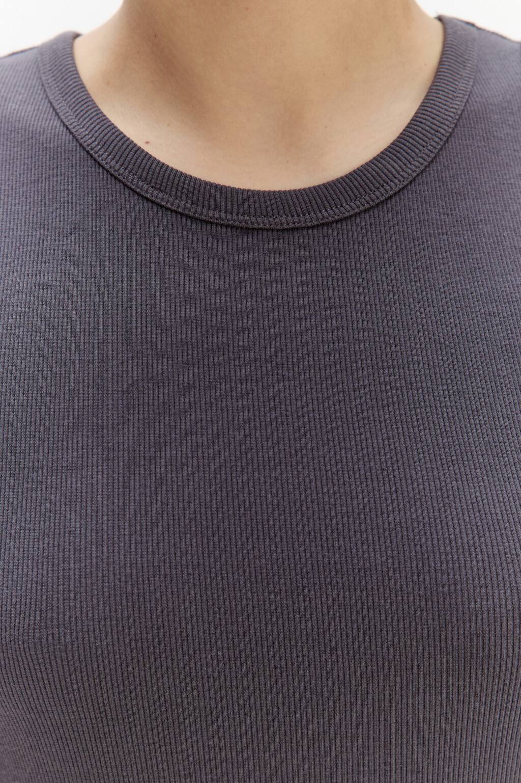 Майка RIBTOP в рубчик на широких бретелях - цвет серый - 6