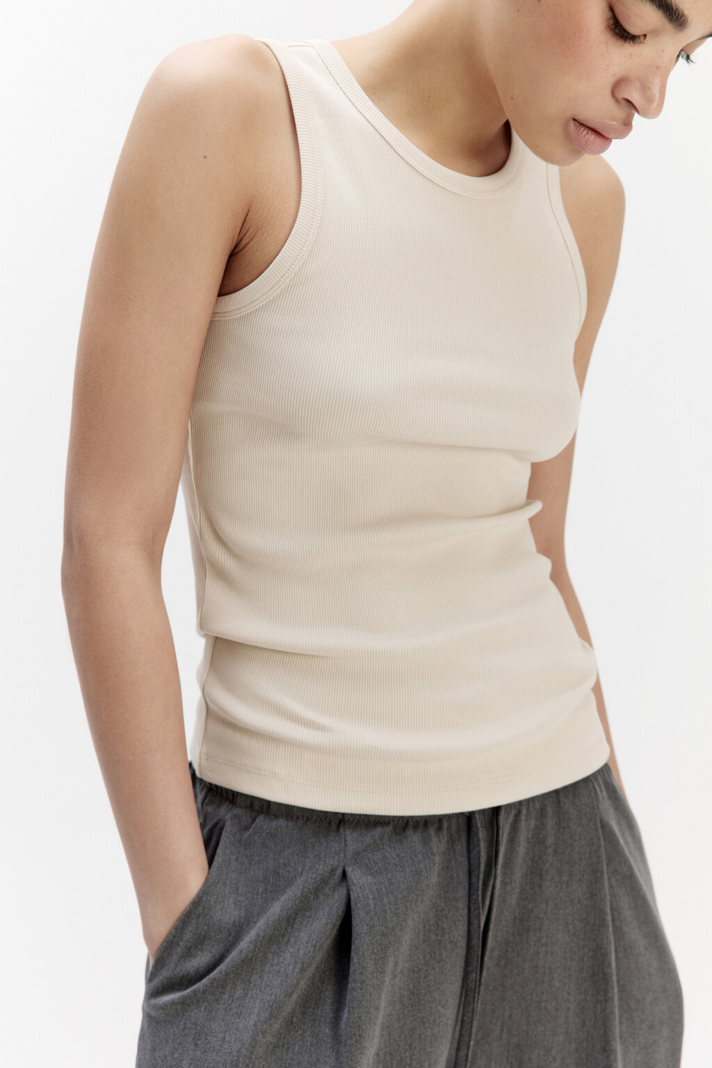 Майка RIBTOP в рубчик на широких бретелях - цвет бежевый - 1