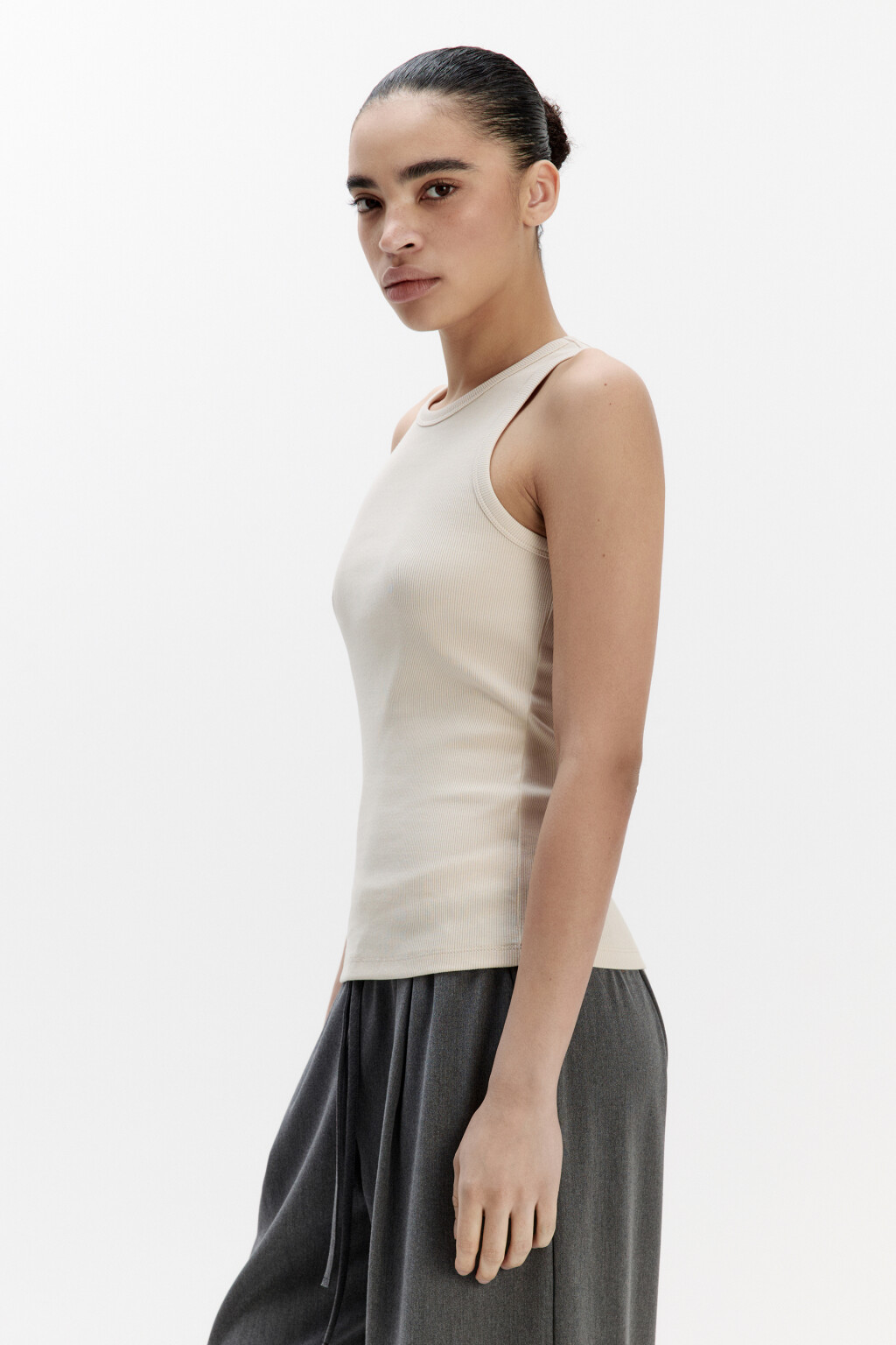 Майка RIBTOP в рубчик на широких бретелях - цвет бежевый - 3