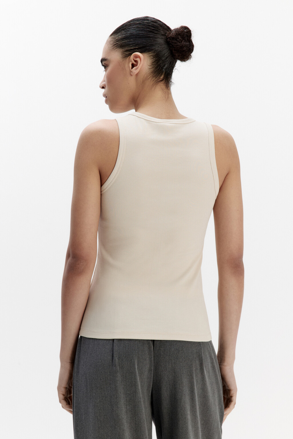 Майка RIBTOP в рубчик на широких бретелях - цвет бежевый - 4