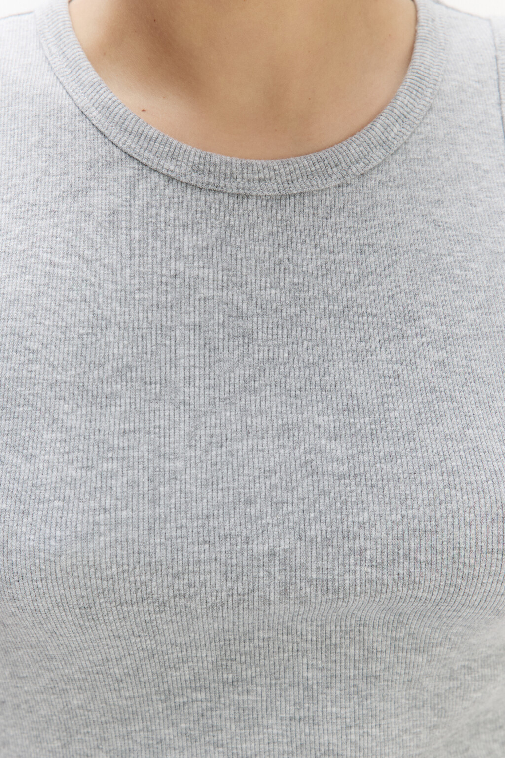 Майка RIBTOP в рубчик на широких бретелях - цвет серый - 6