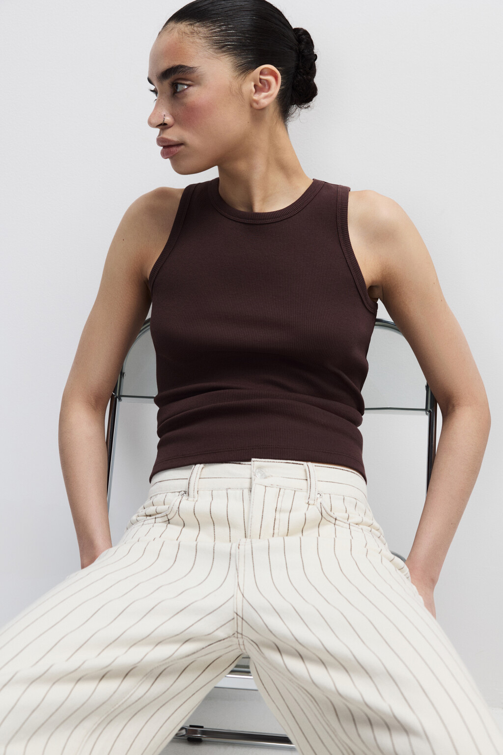 Майка RIBTOP в рубчик на широких бретелях - цвет коричневый - 1