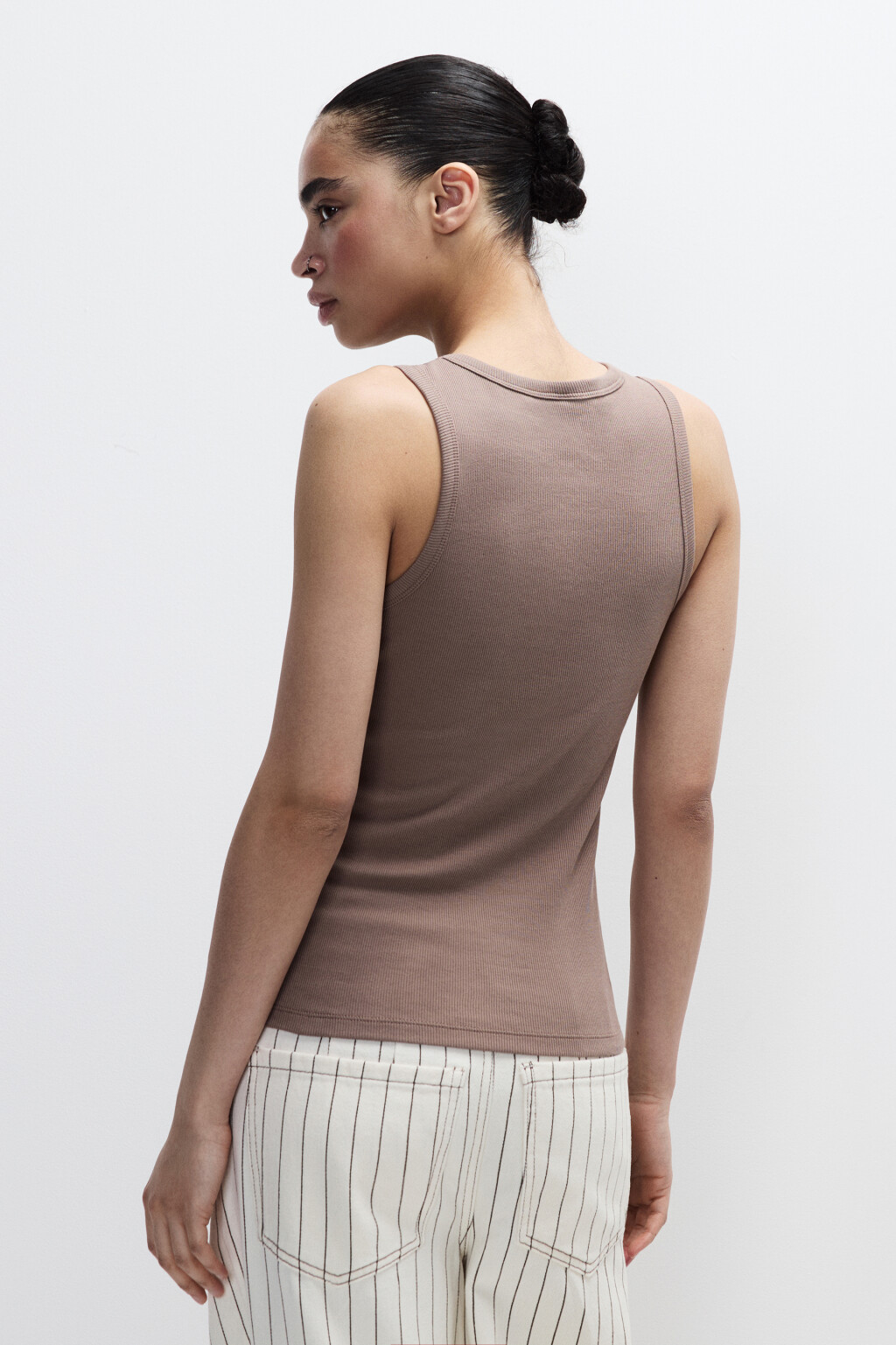 Майка RIBTOP в рубчик на широких бретелях - цвет бежевый - 3