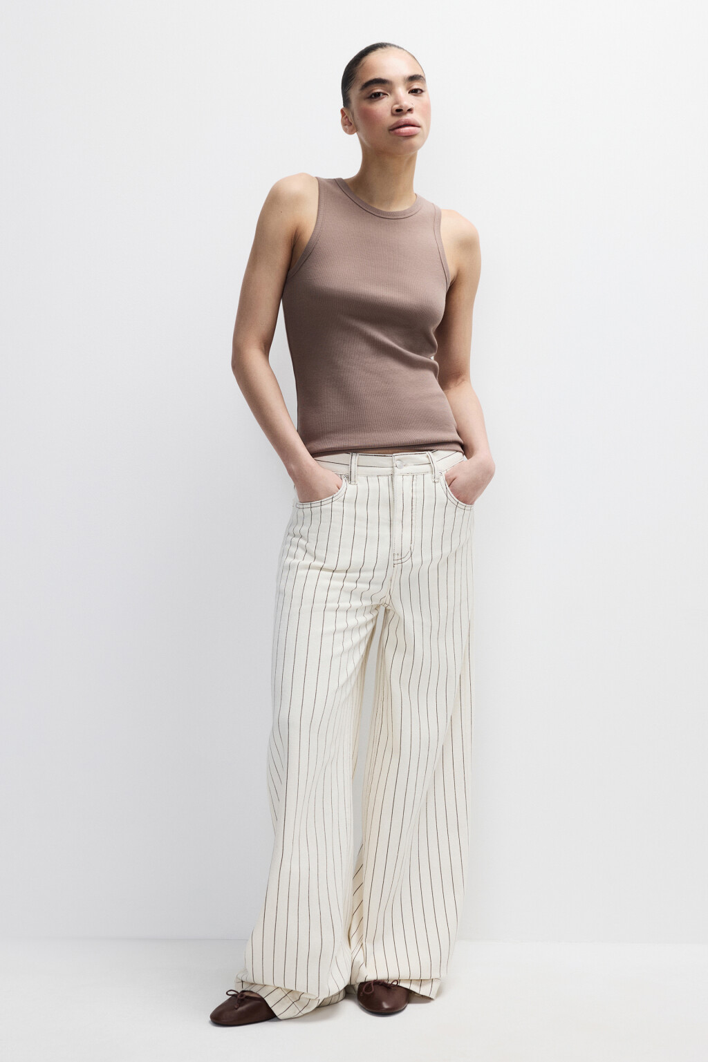 Майка RIBTOP в рубчик на широких бретелях - цвет бежевый - 4