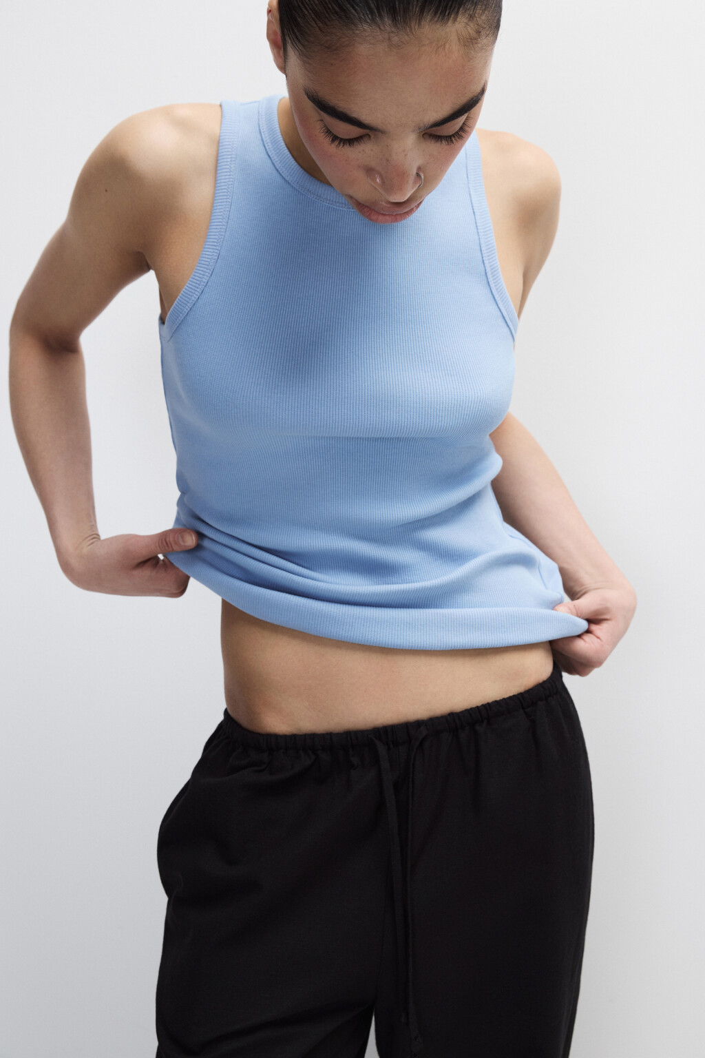 Майка RIBTOP в рубчик на широких бретелях - цвет голубой - 1