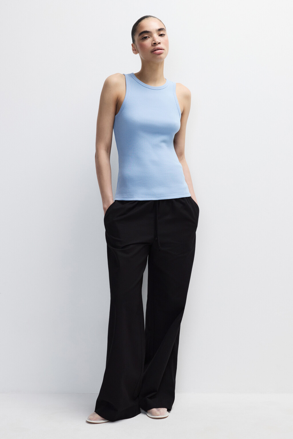 Майка RIBTOP в рубчик на широких бретелях - цвет голубой - 4