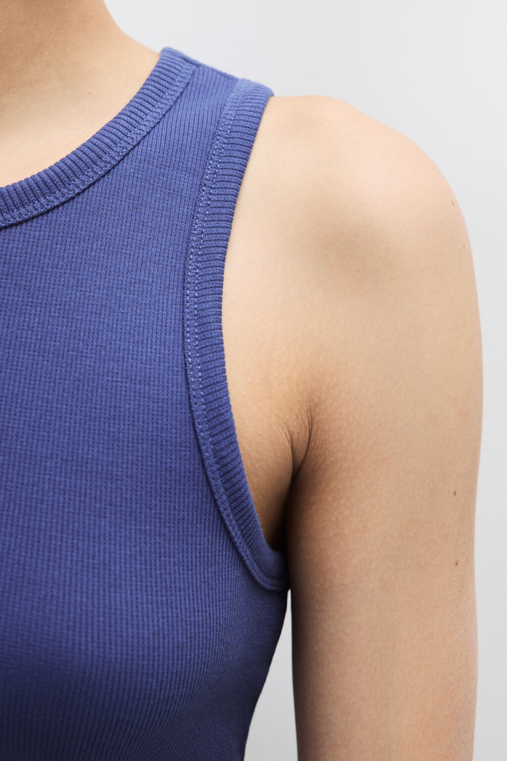 Майка RIBTOP в рубчик на широких бретелях - цвет синий - 6