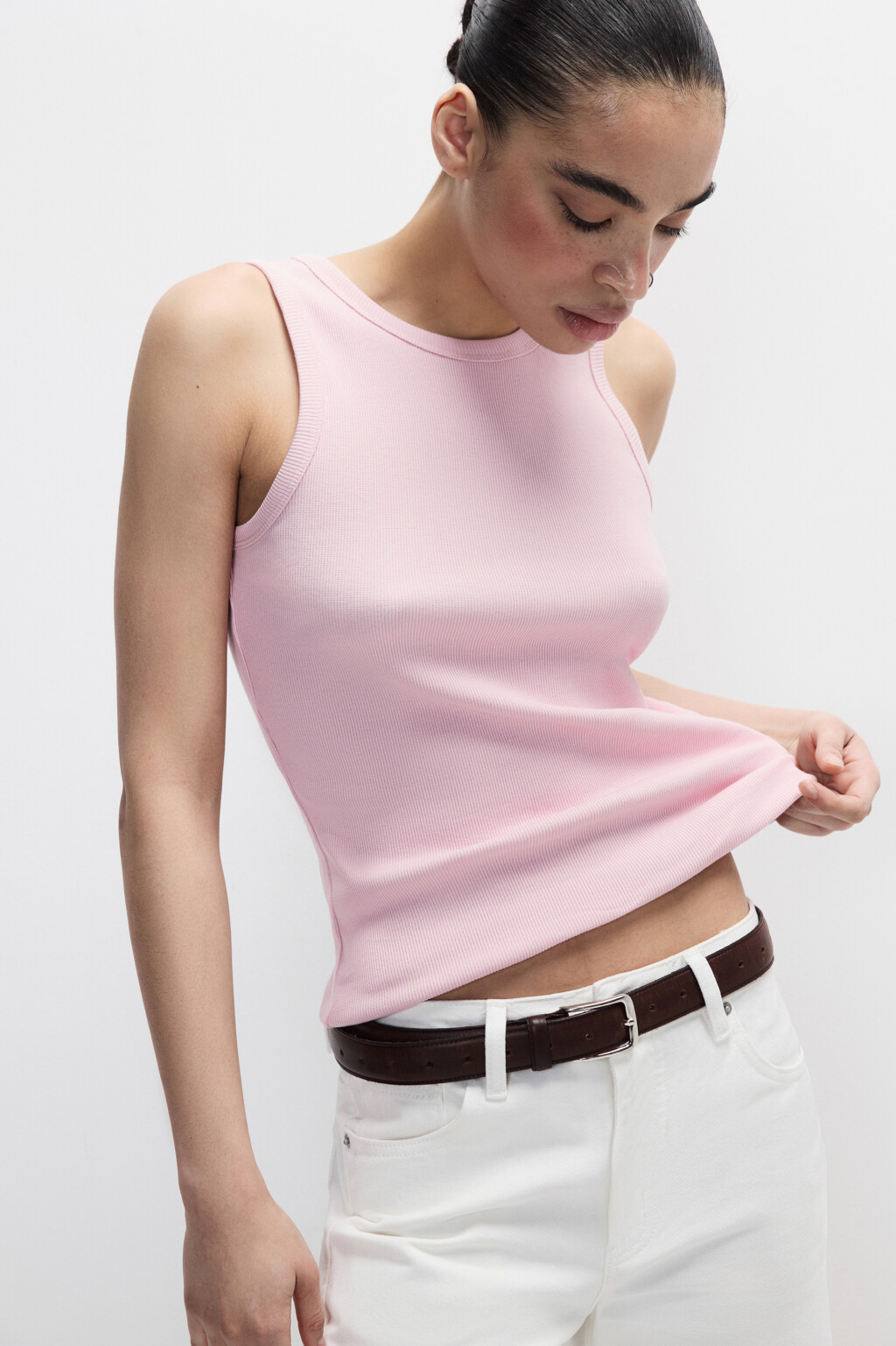 Майка RIBTOP в рубчик на широких бретелях - цвет розовый - 1