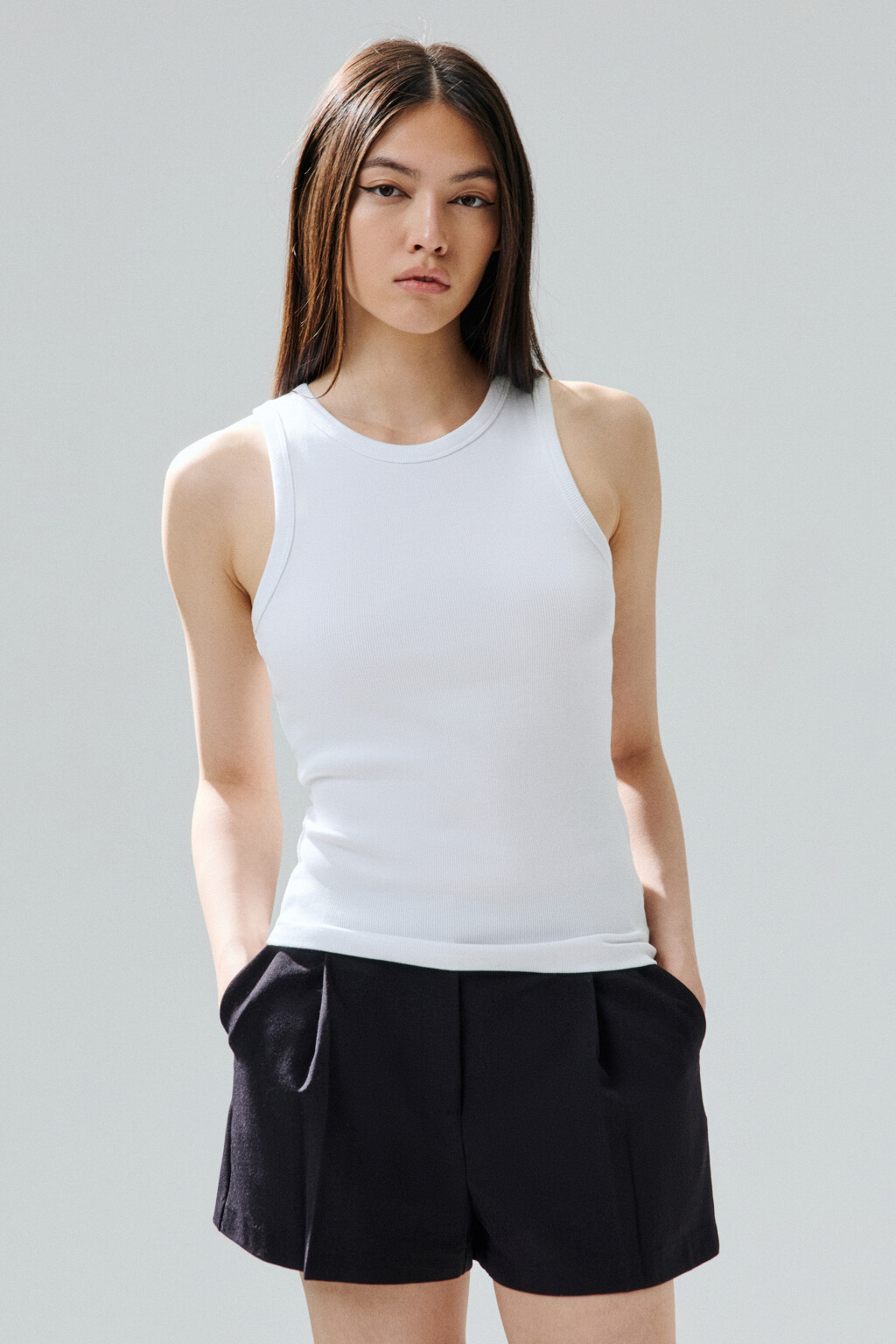 Майка RIBTOP в рубчик на широких бретелях - цвет белый - 2