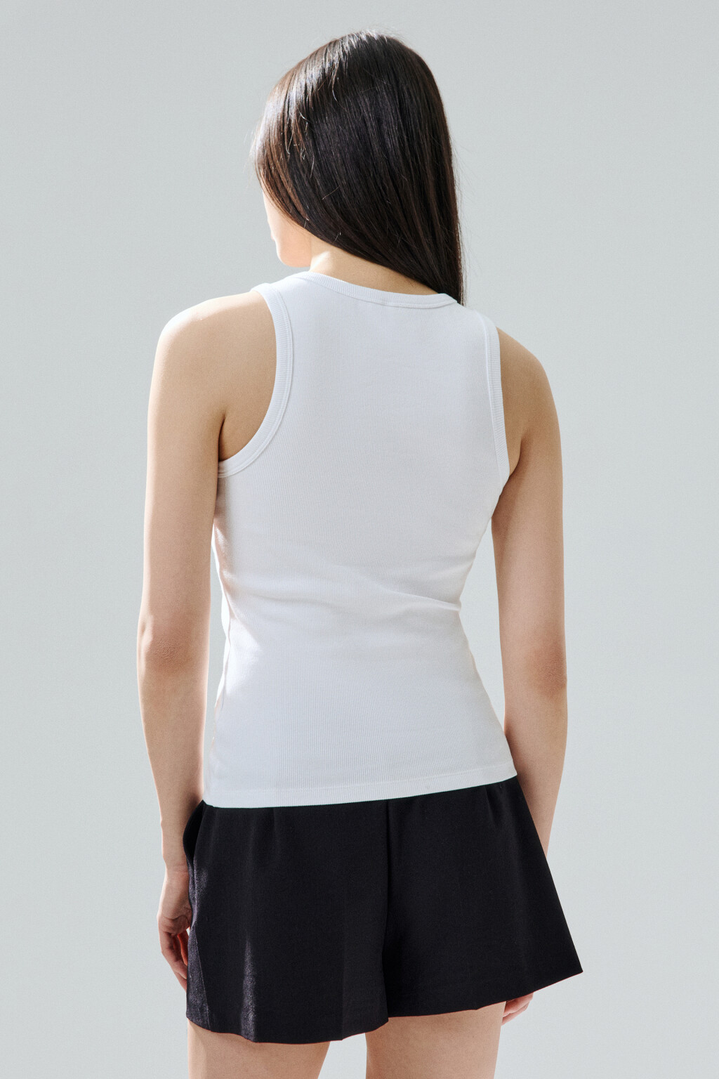 Майка RIBTOP в рубчик на широких бретелях - цвет белый - 3