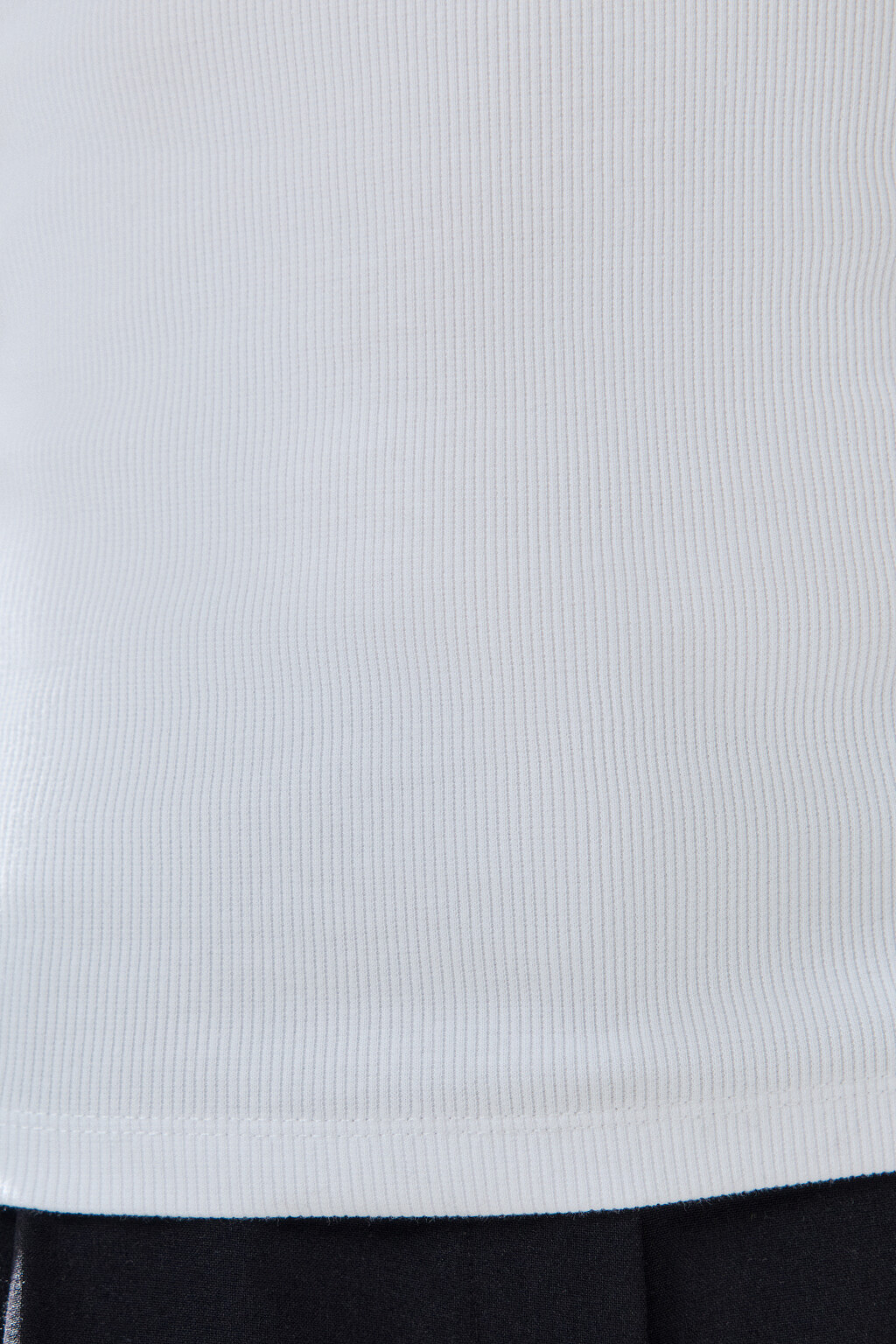 Майка RIBTOP в рубчик на широких бретелях - цвет белый - 6