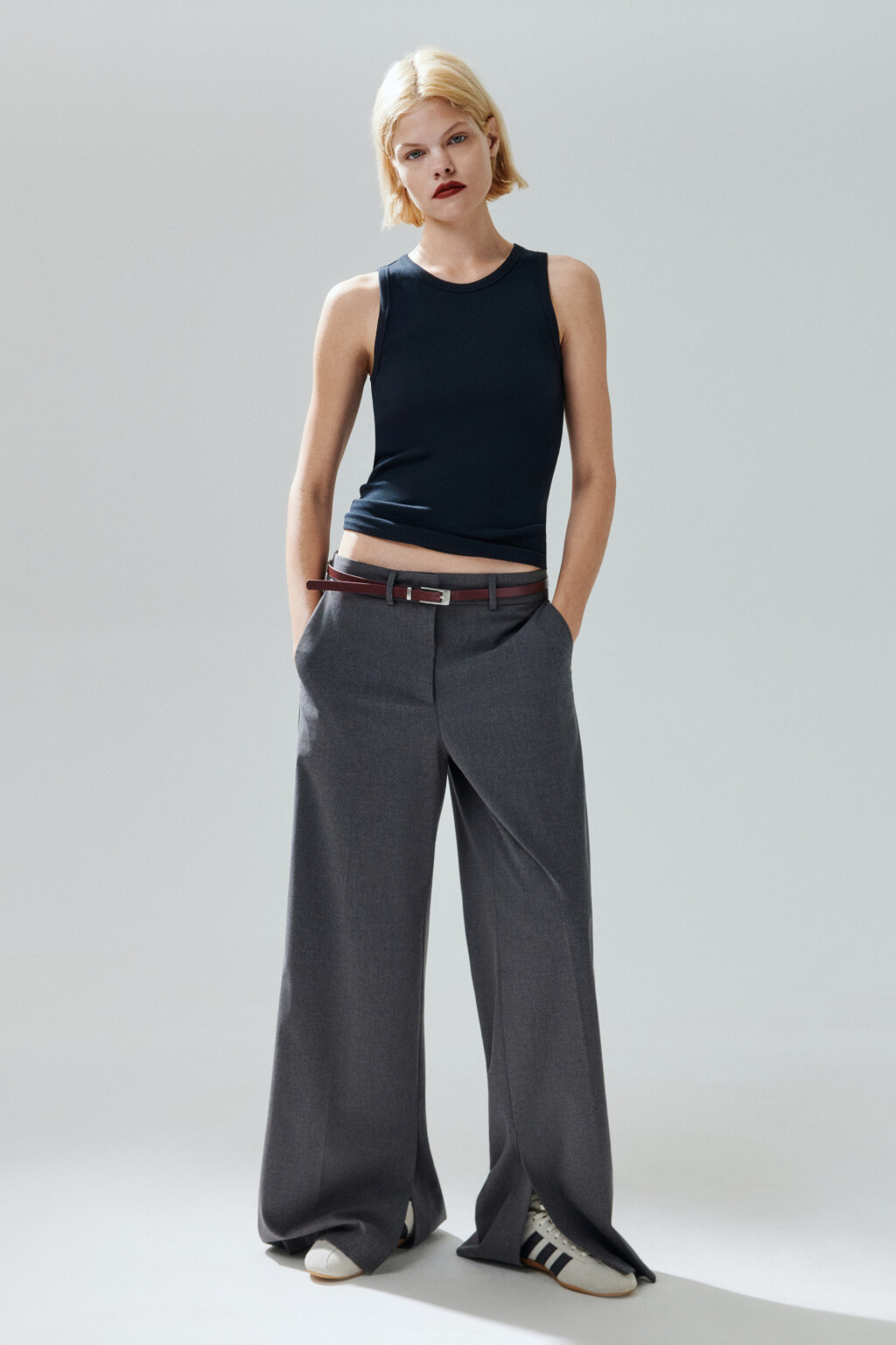 Майка RIBTOP в рубчик на широких бретелях - цвет черный - 5