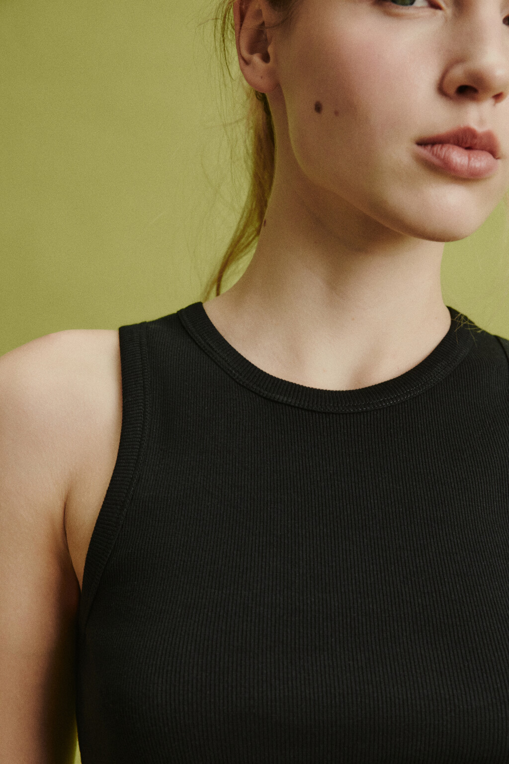 Майка базовая облегающая в рубчик - цвет черный - 8