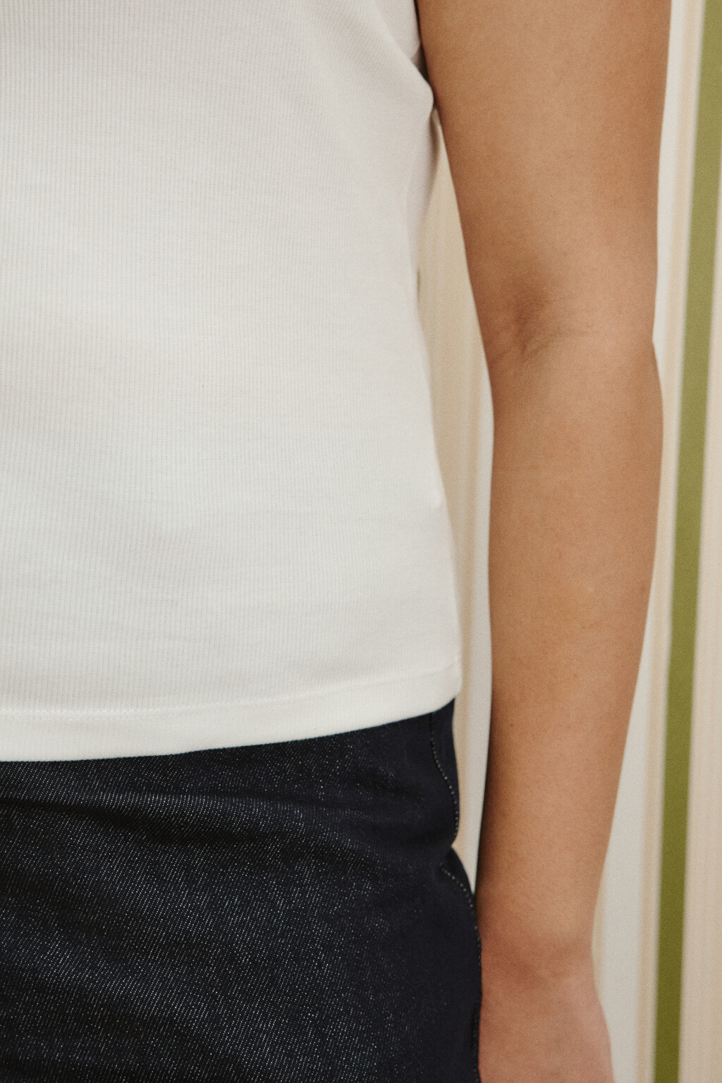 Майка базовая облегающая в рубчик - цвет белый - 6