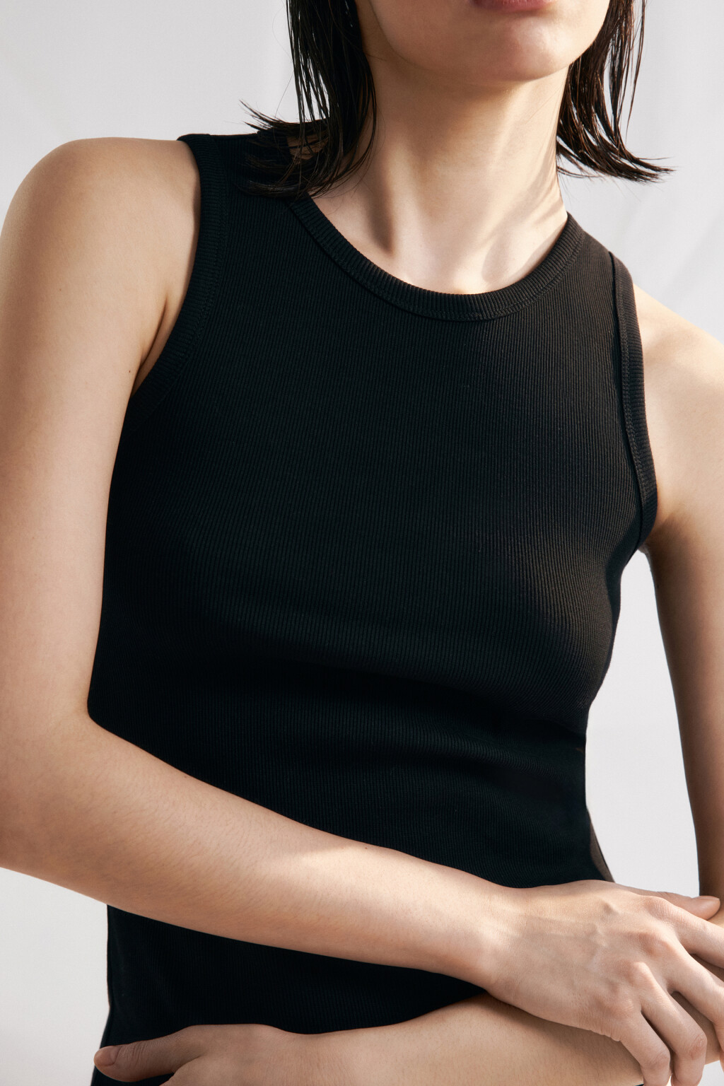 Майка базовая облегающая в рубчик - цвет черный - 4