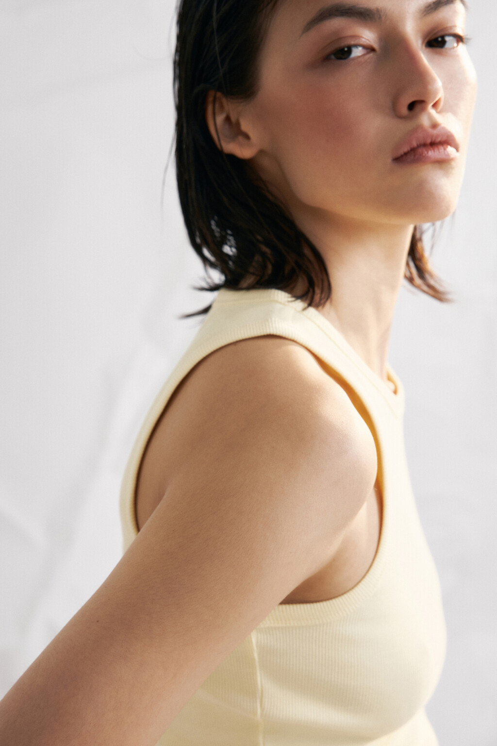 Майка базовая облегающая в рубчик - цвет желтый - 6