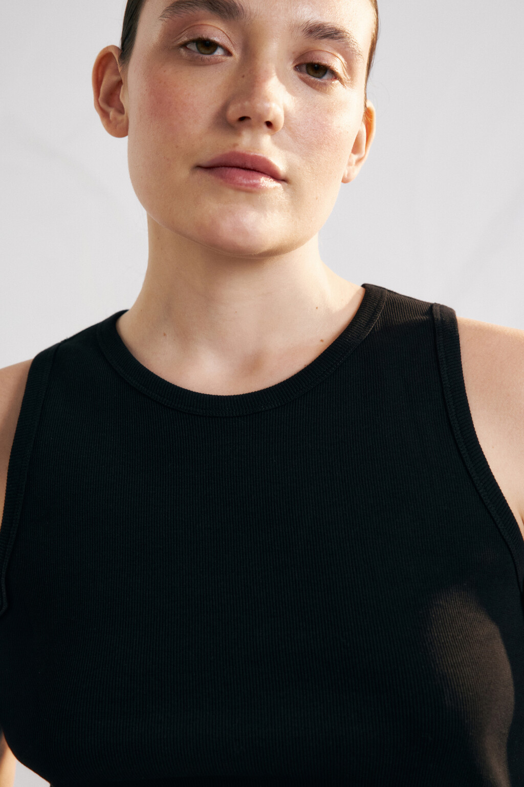 Майка базовая облегающая в рубчик - цвет черный - 5