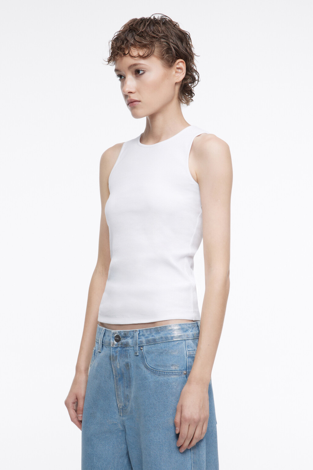 Майка RIBTOP в рубчик на широких бретелях - цвет белый - 3