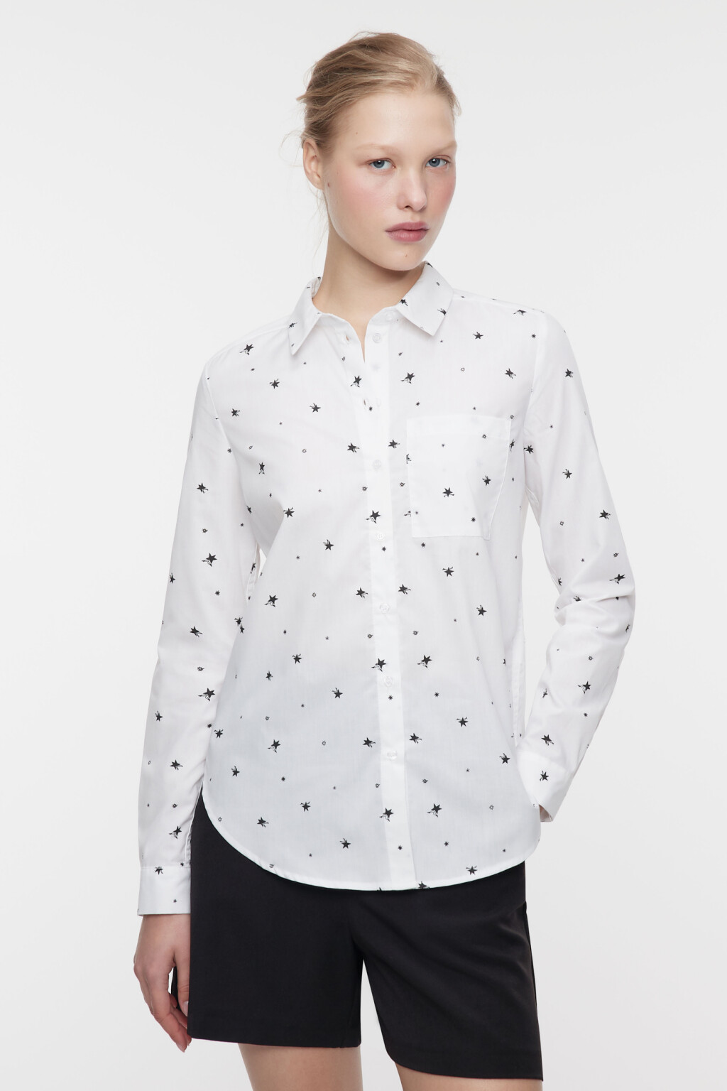 Блузка-рубашка прямая с нагрудным карманом - цвет белый - 2