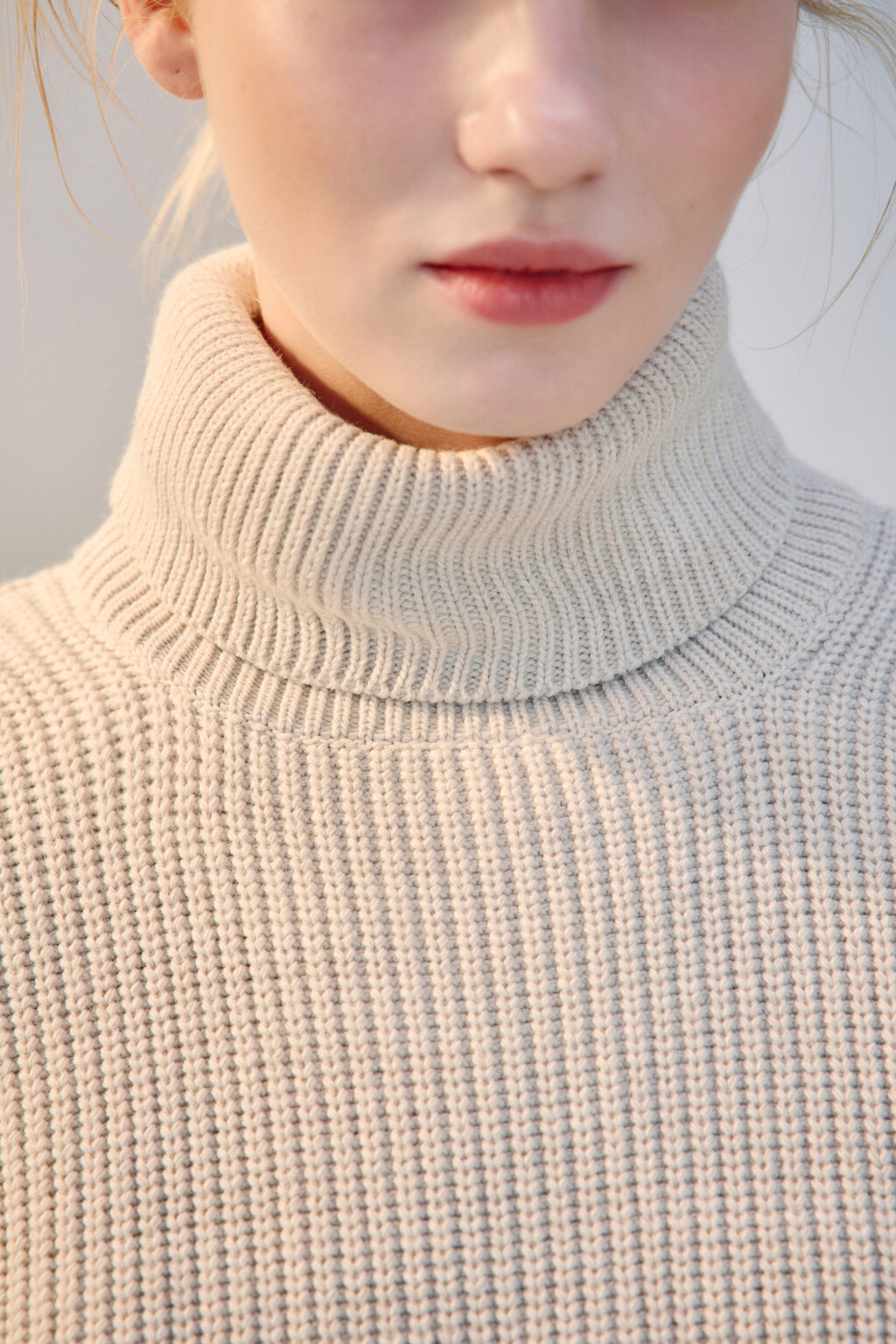 Свитер короткий в рубчик - цвет бежевый - 5