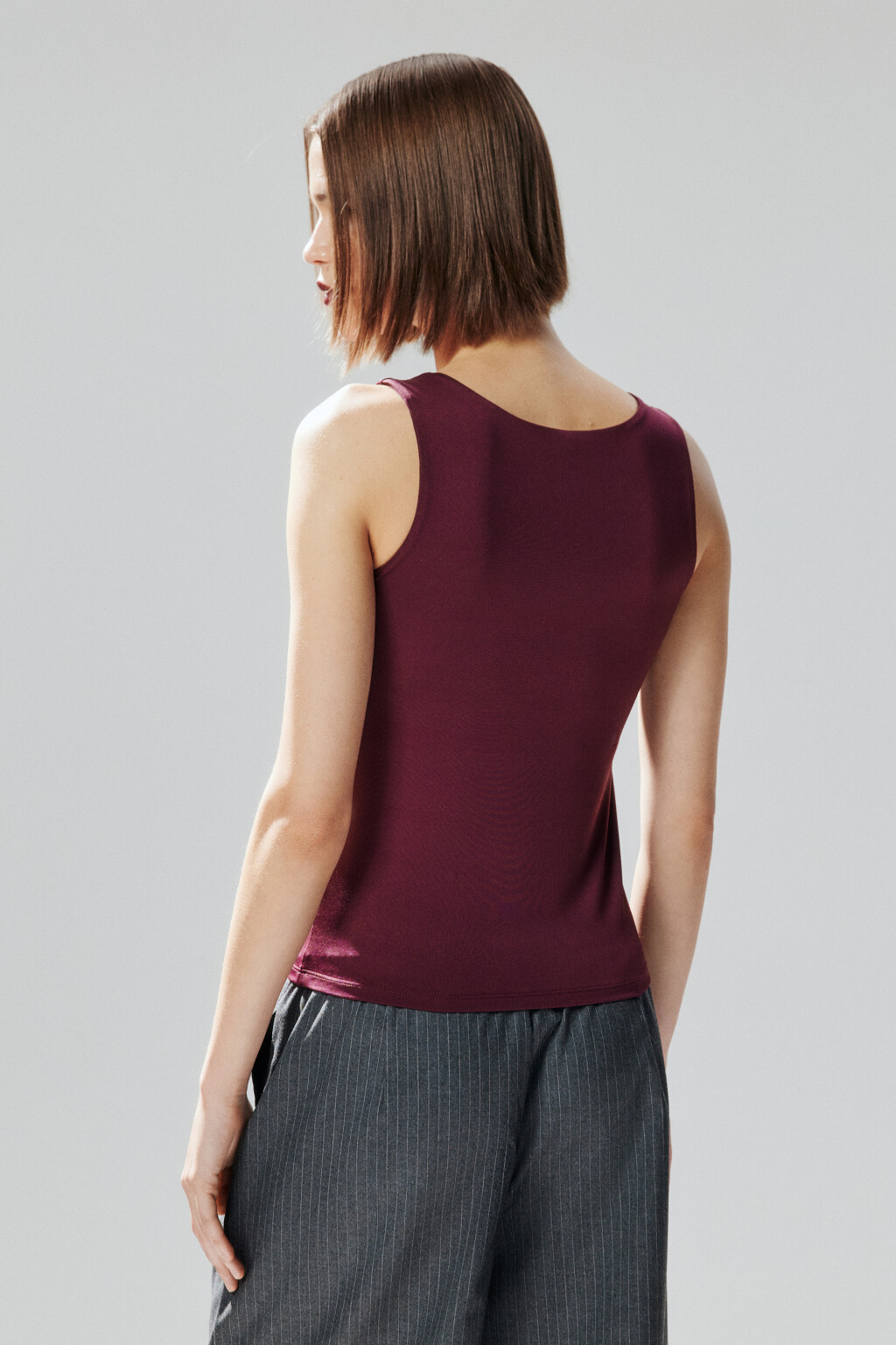 Майка гладкая на широких бретелях - цвет бордовый - 3