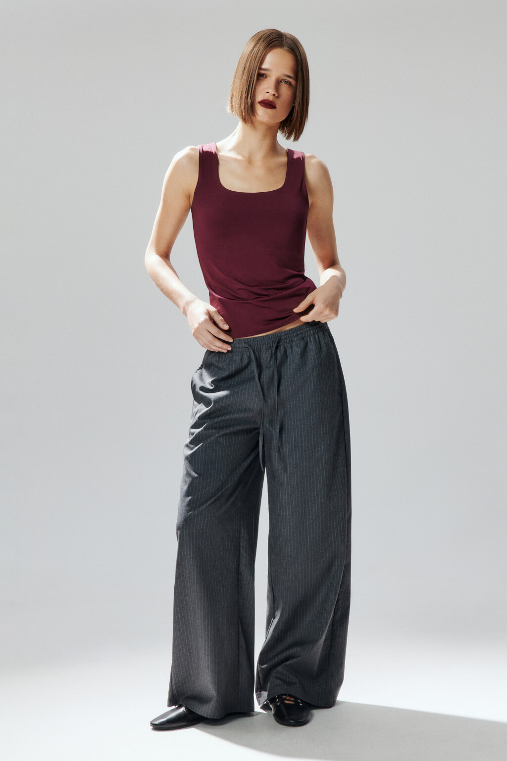 Майка гладкая на широких бретелях - цвет бордовый - 4