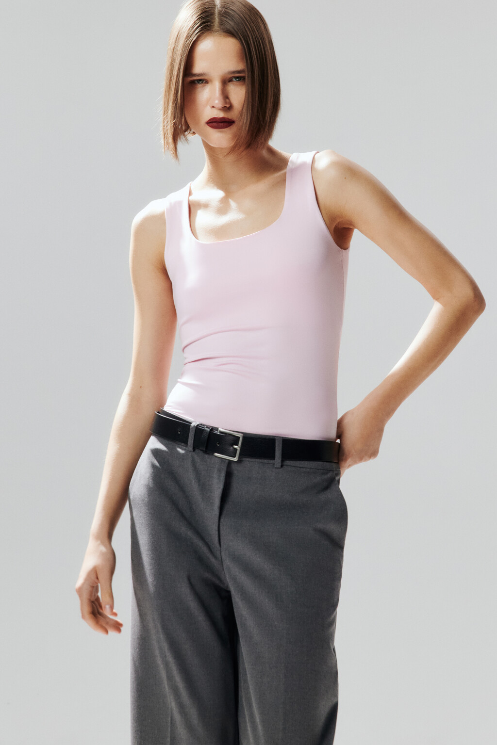Майка гладкая на широких бретелях - цвет розовый - 1