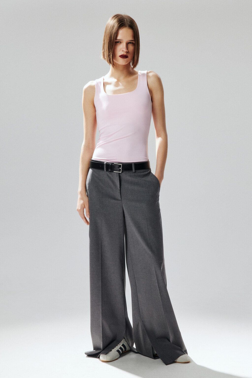 Майка гладкая на широких бретелях - цвет розовый - 4