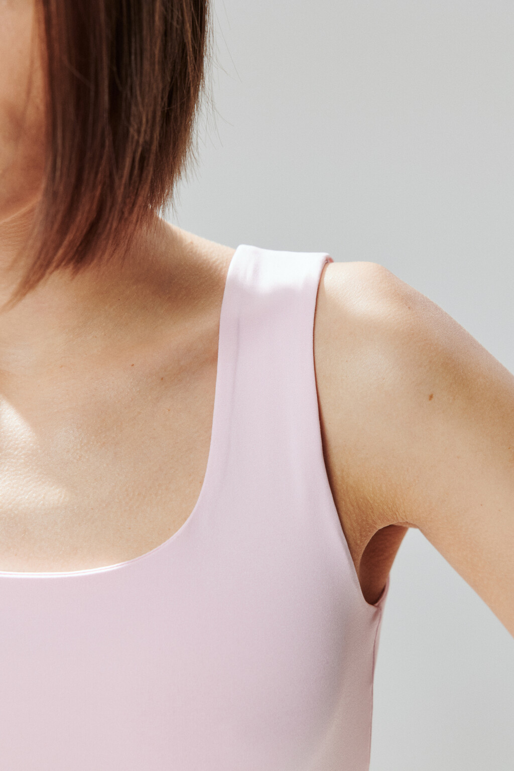 Майка гладкая на широких бретелях - цвет розовый - 6
