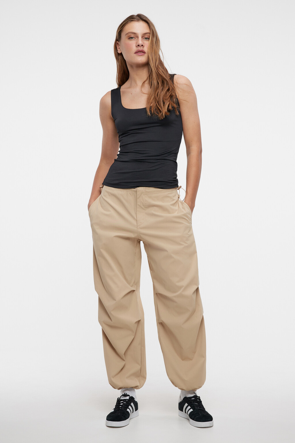 Майка-топ SAMANTA базовая на широких бретелях - цвет черный - 4