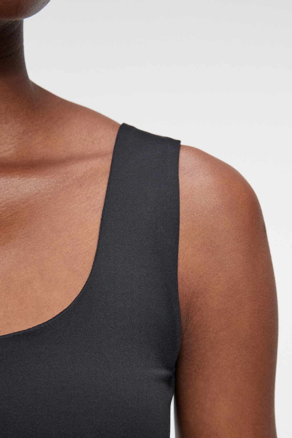 Майка SAMANTA гладкая с подкладкой на груди - цвет черный - 5