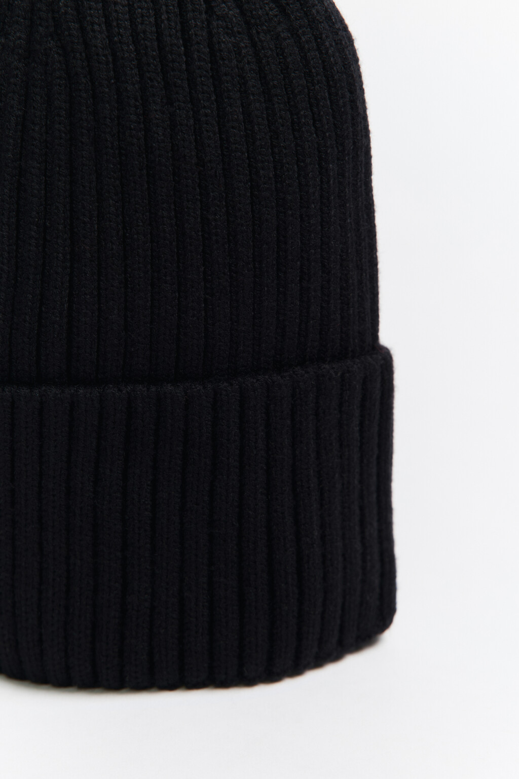 Шапка-бини вязаная в рубчик - цвет черный - 2
