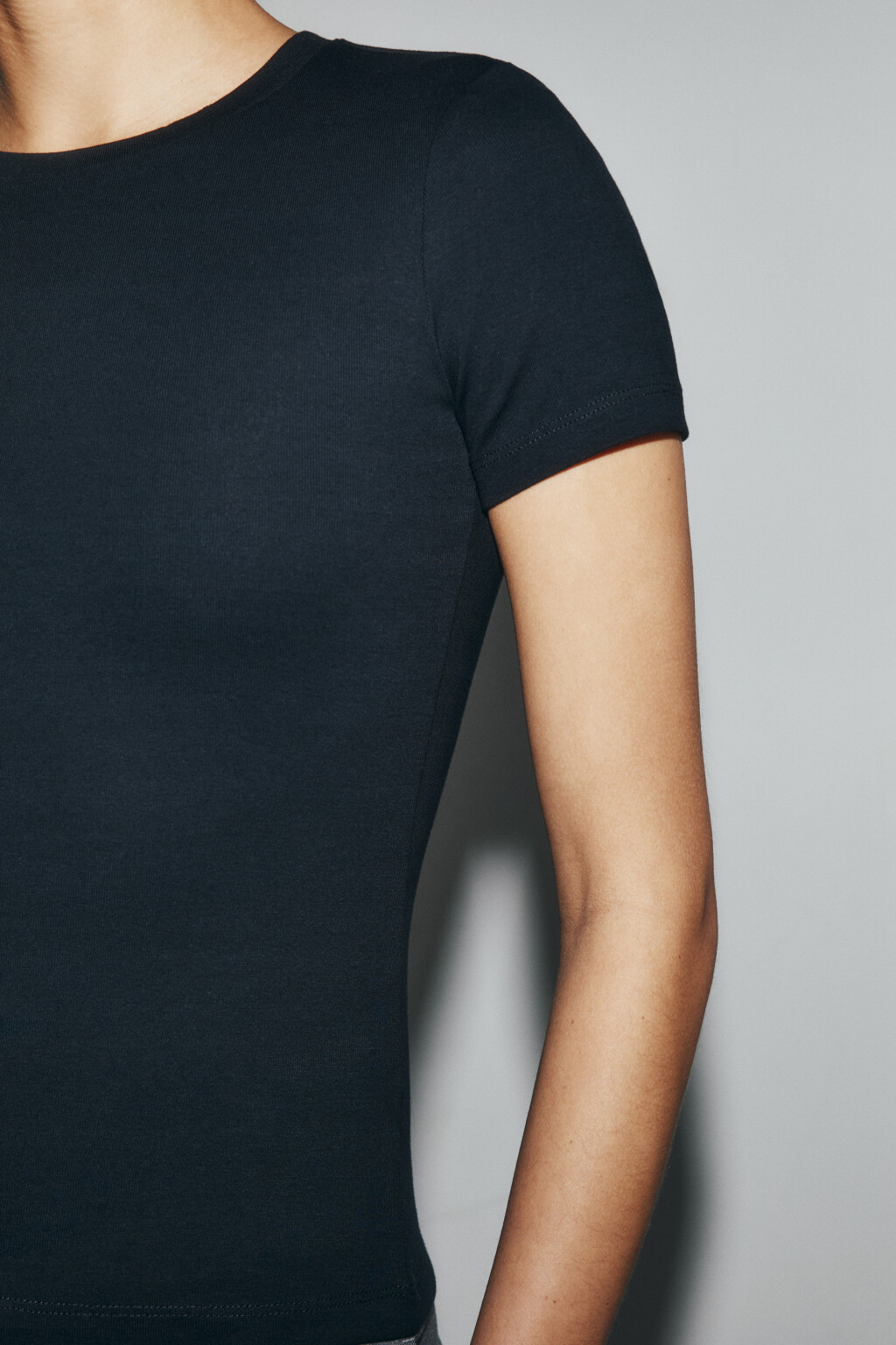 Футболка базовая облегающая - цвет черный - 6