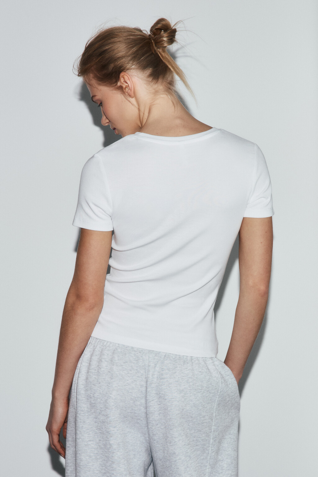 Футболка базовая облегающая в рубчик - цвет белый - 3