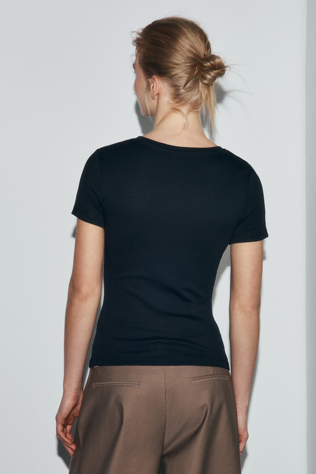 Футболка базовая облегающая в рубчик - цвет черный - 3