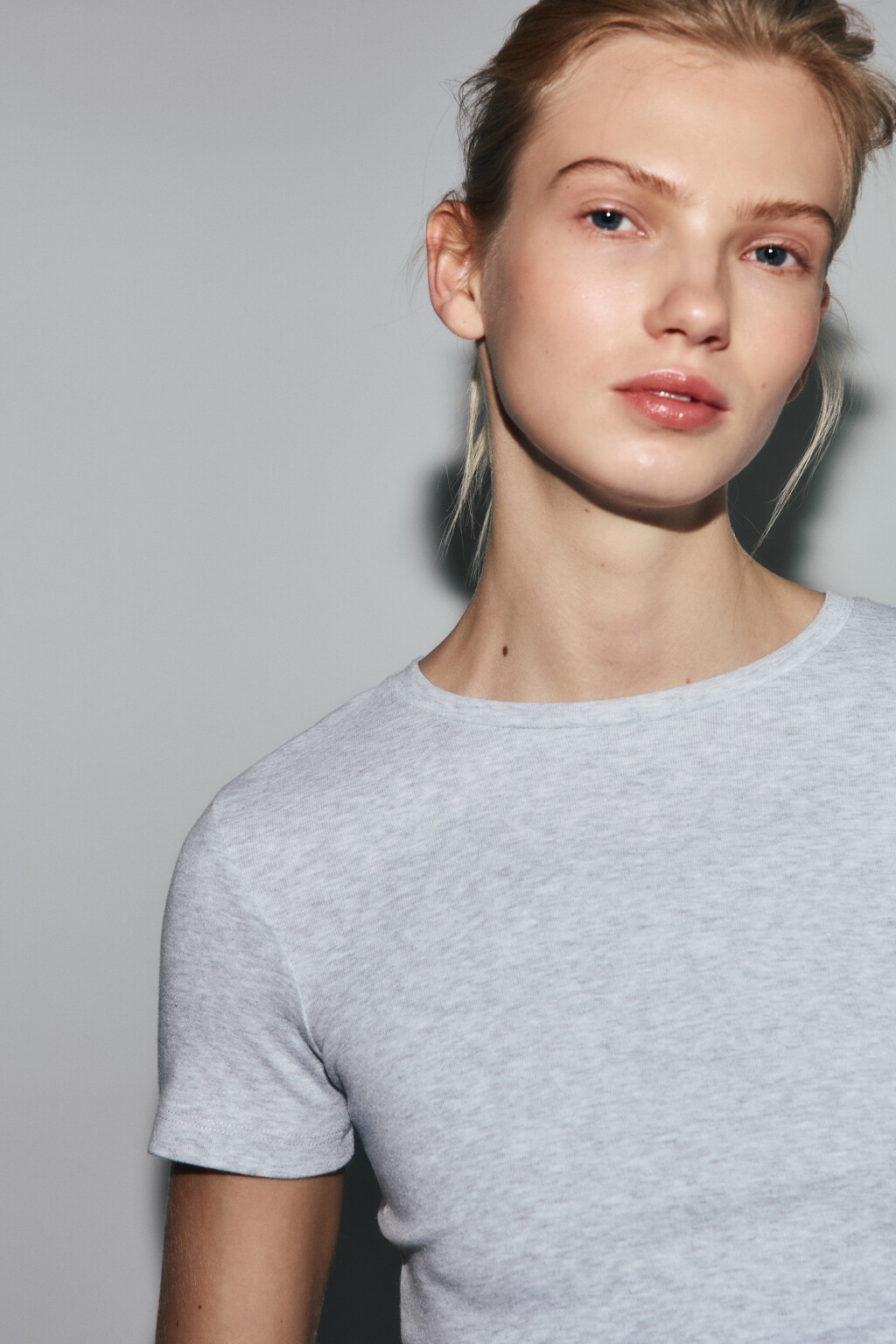 Футболка базовая облегающая в рубчик - цвет серый - 5