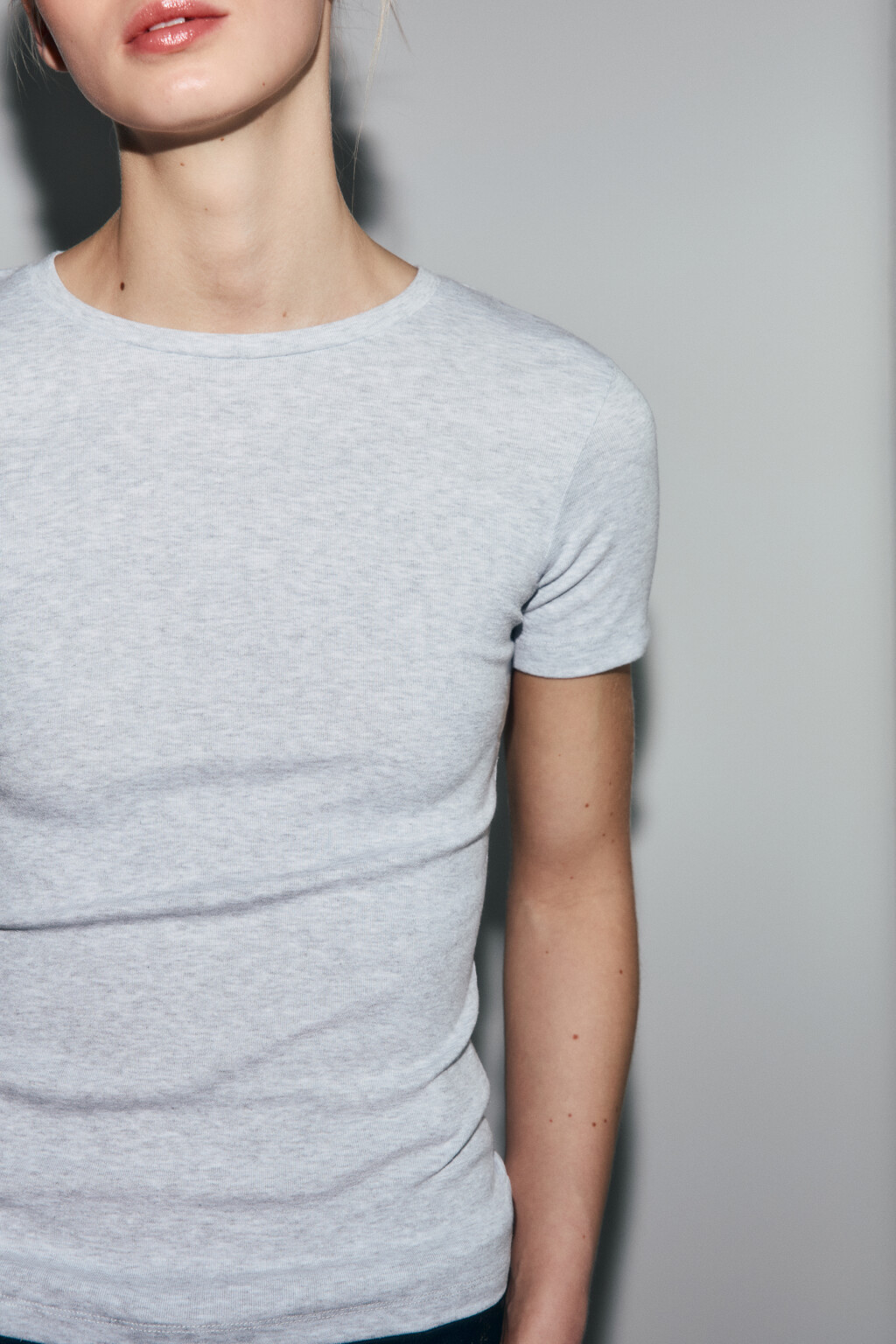 Футболка базовая облегающая в рубчик - цвет серый - 6