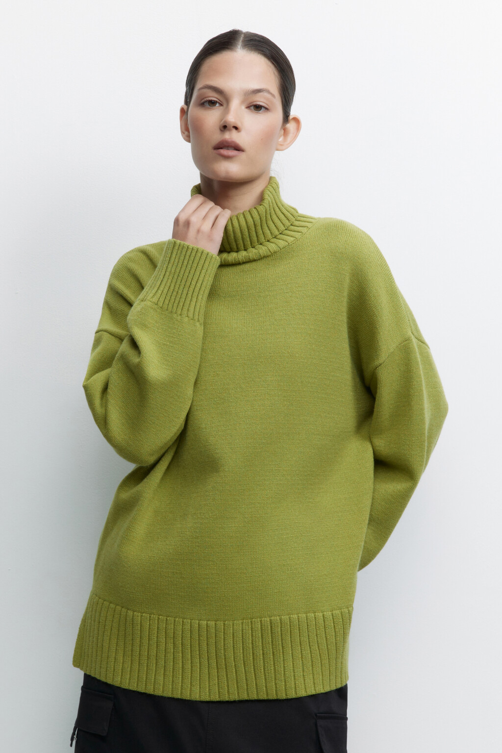 Свитер SWEATER свободный с боковыми разрезами - цвет зеленый - 2