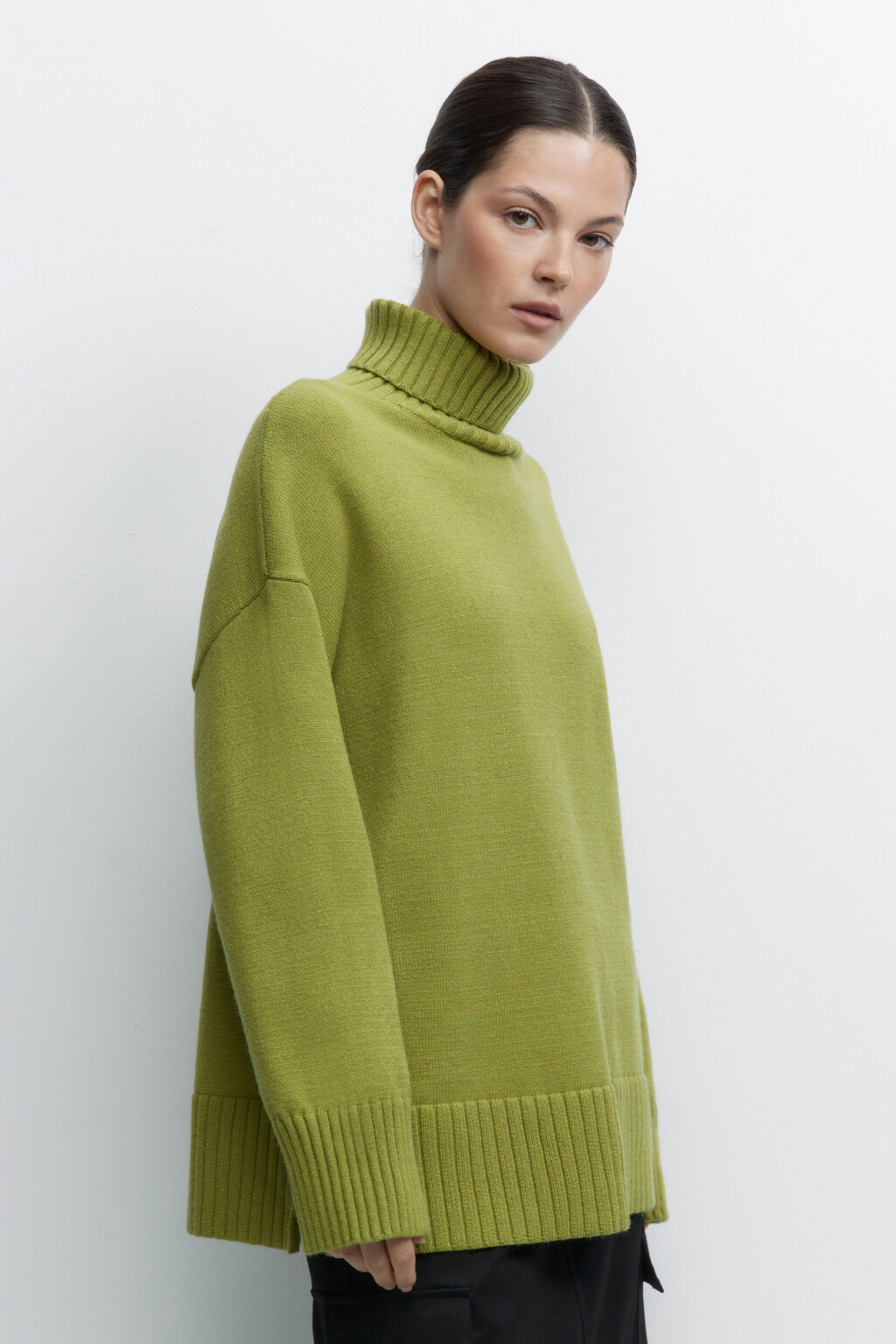 Свитер SWEATER свободный с боковыми разрезами - цвет зеленый - 3