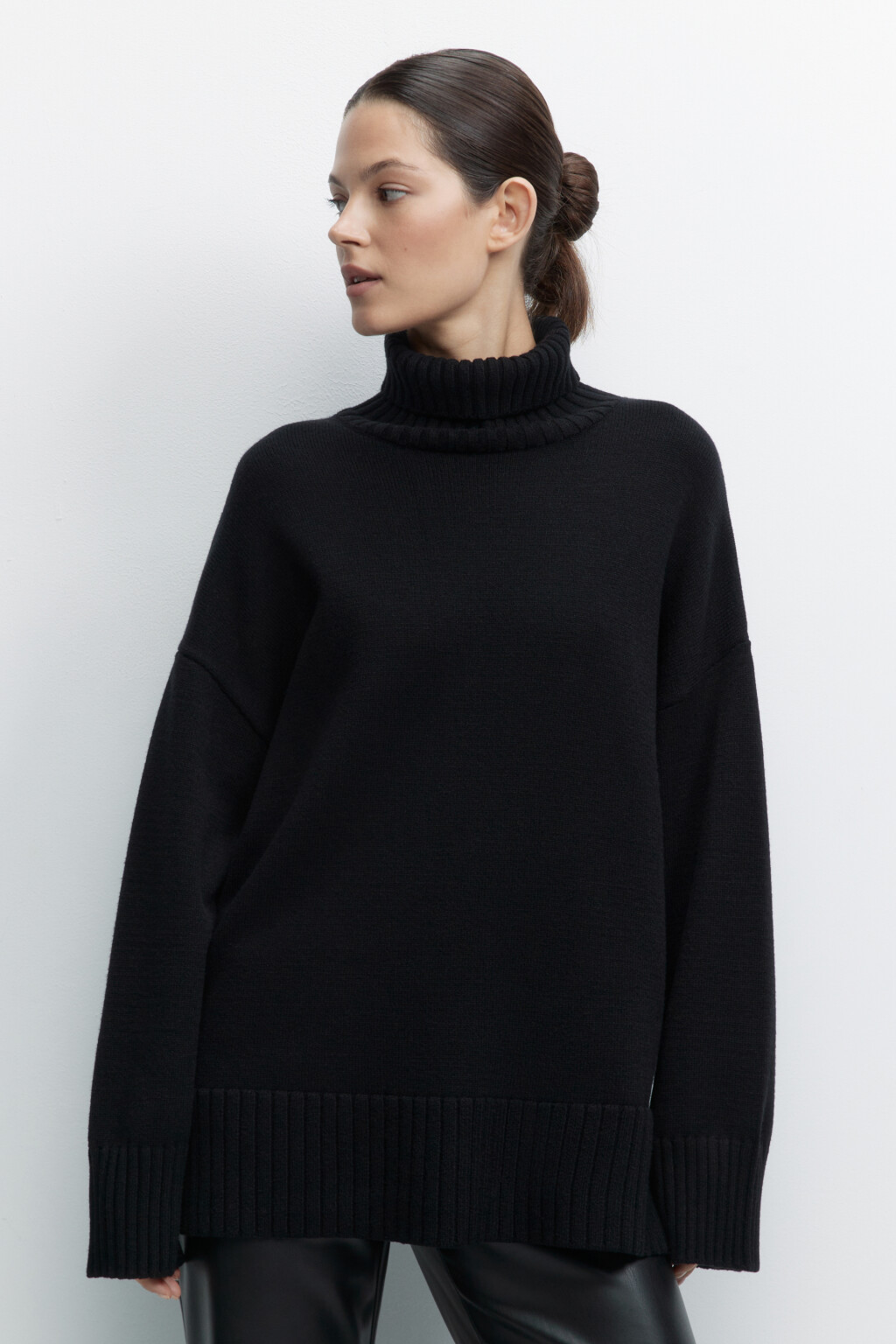 Свитер SWEATER свободный с боковыми разрезами - цвет черный - 2