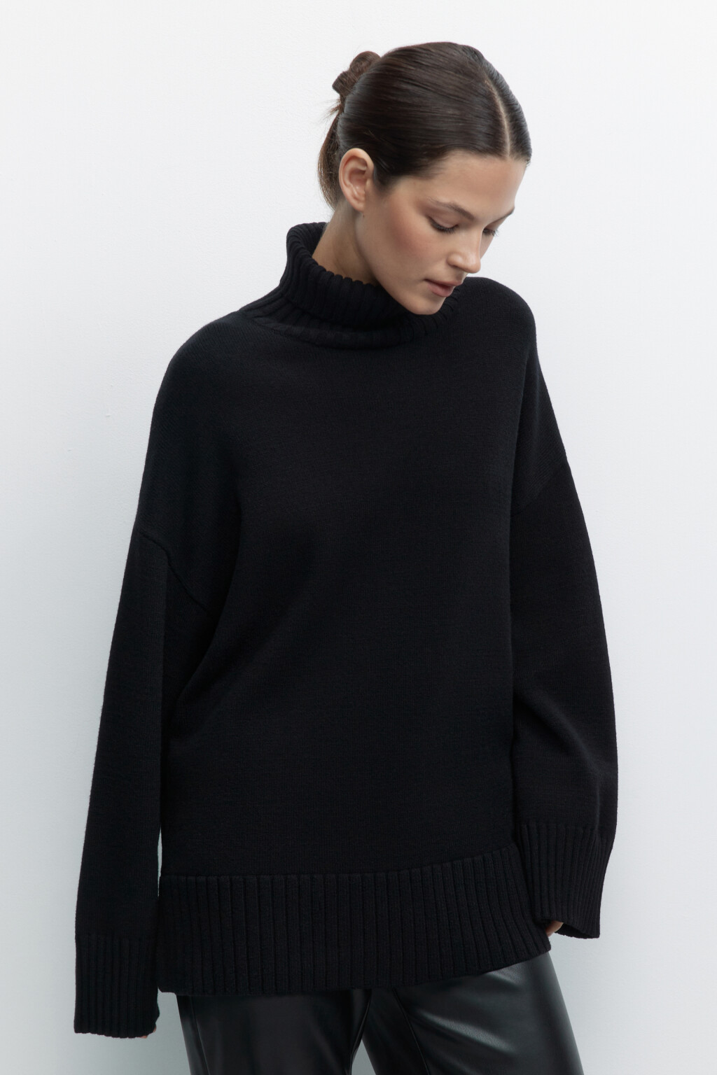 Свитер SWEATER свободный с боковыми разрезами - цвет черный - 1