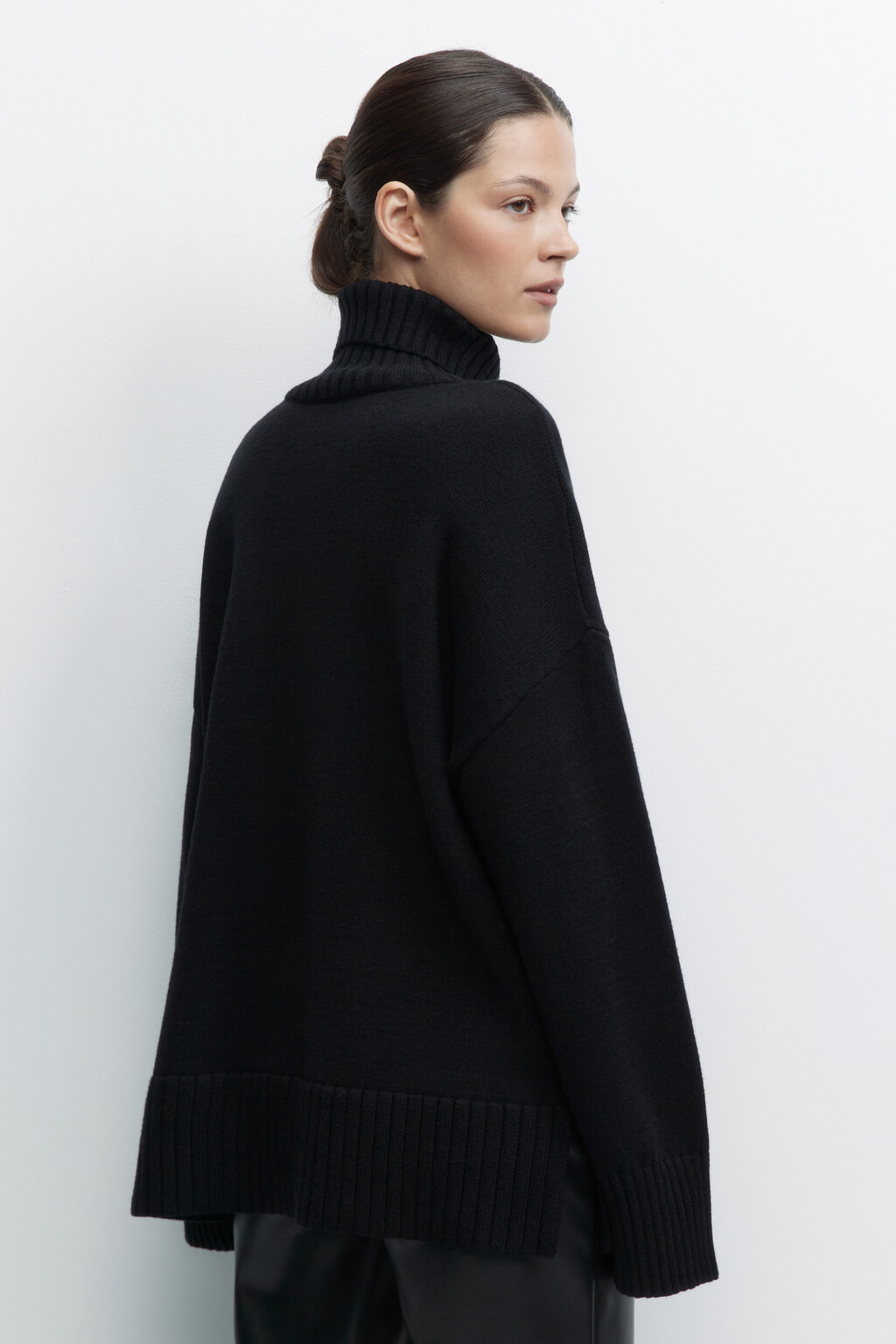 Свитер SWEATER свободный с боковыми разрезами - цвет черный - 3
