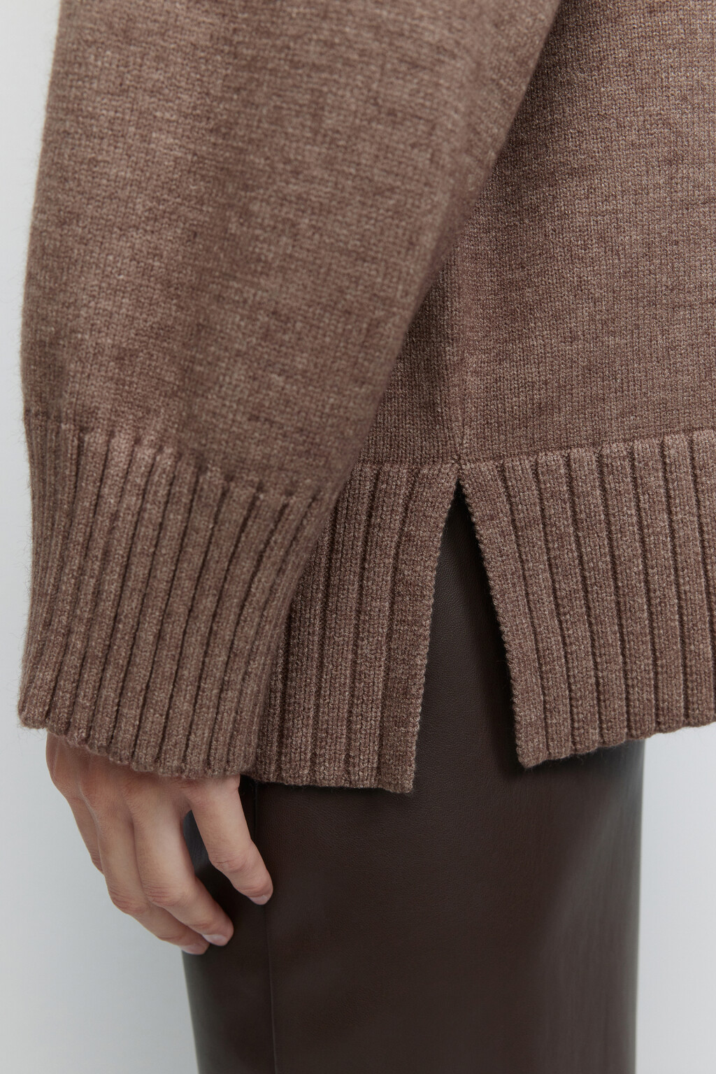 Свитер SWEATER свободный с боковыми разрезами - цвет бежевый - 6